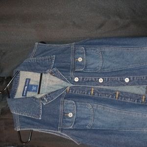 Sleeveless jean jacket avenue jeans size 14-16.